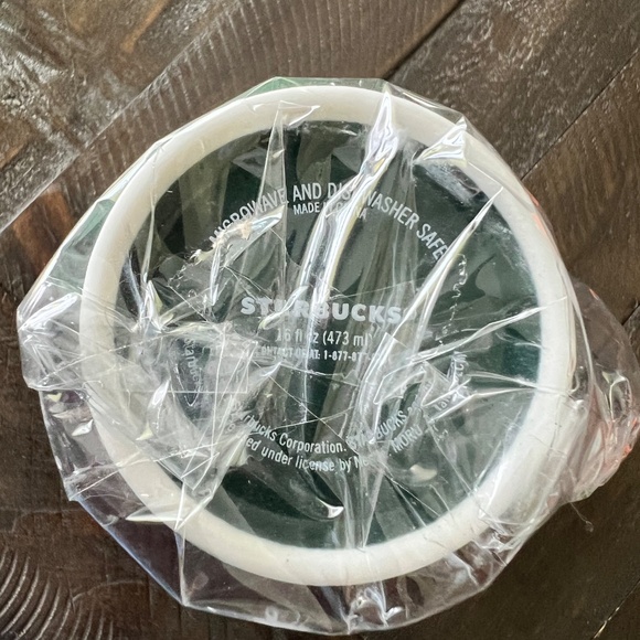 New 2021 Starbucks  Holiday mug - Picture 3 of 3